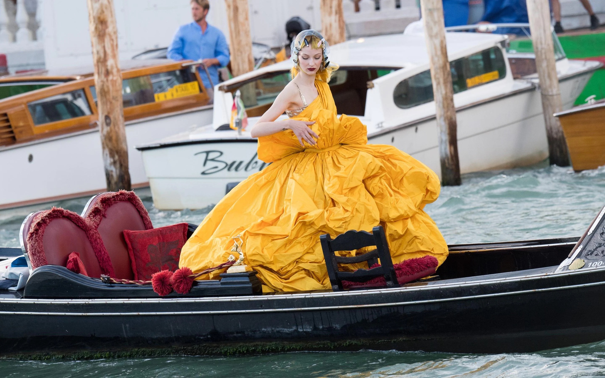 Bộ sưu tập Alta Moda 2021 - Dolce & Gabbana thu hút giới nhà giàu đến  Venice mua sắm - Tạp Chí Thời Trang Tóc